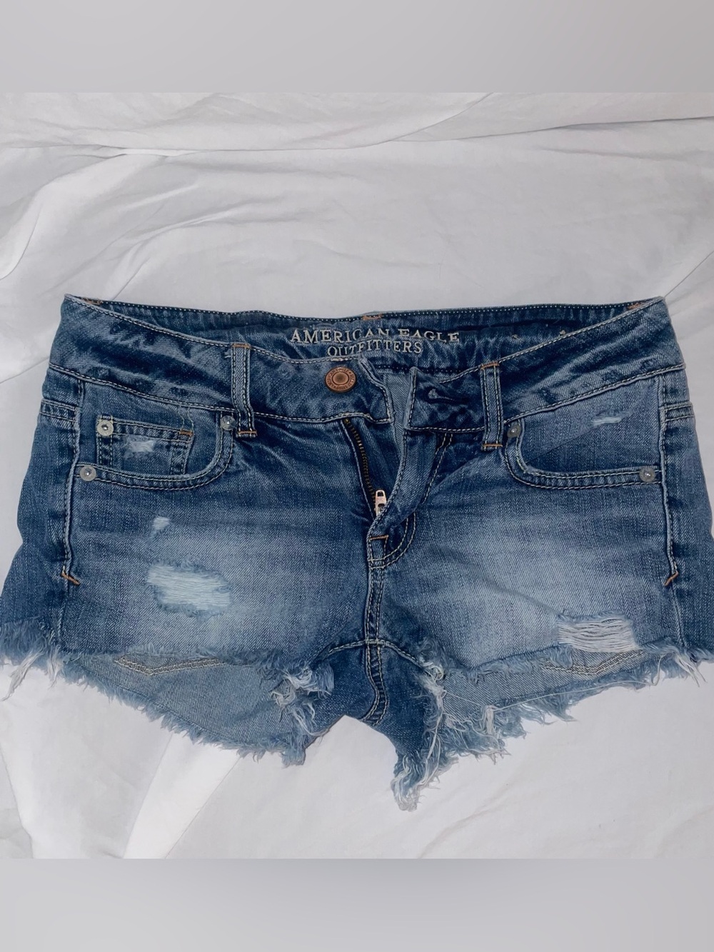 American Eagle Outfitters Distressed Jean Denim Cutoff Shorts Low Rise size 2